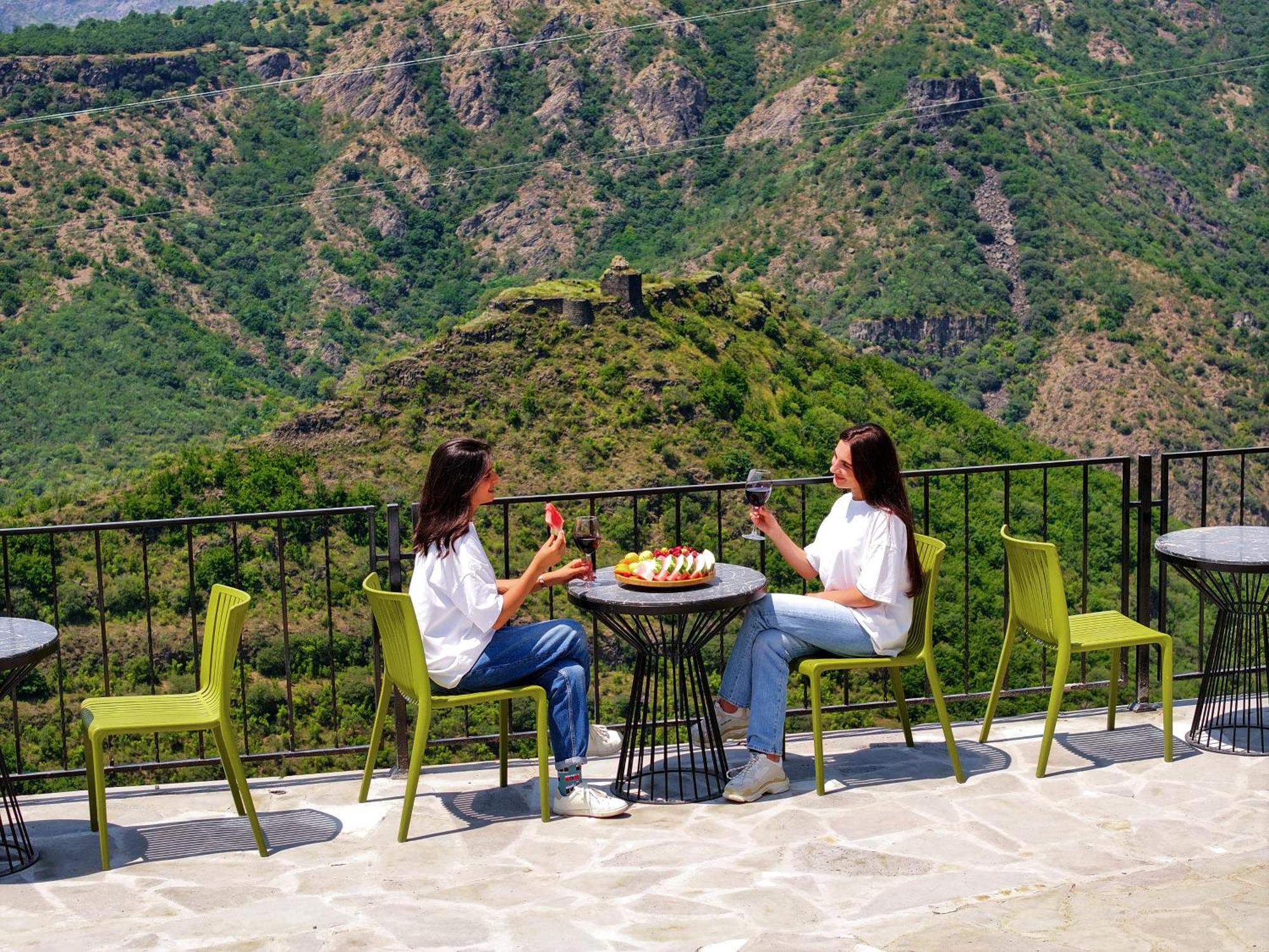 Kefilyan Family Hotel Sanain Екстер'єр фото